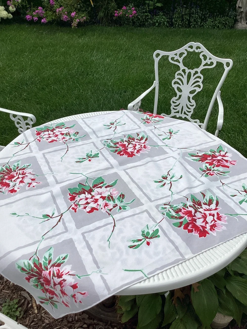 Vintage Floral Red & Green Table Square